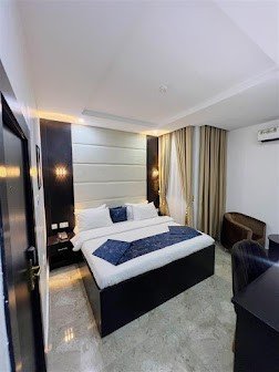 Zustel Hotel &amp; Suites