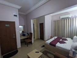 Ozom Hotel