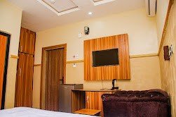 Don Eric&#039;s Hotel and Suites