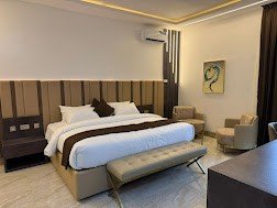 Lunar Signature Hotel &amp; Suites